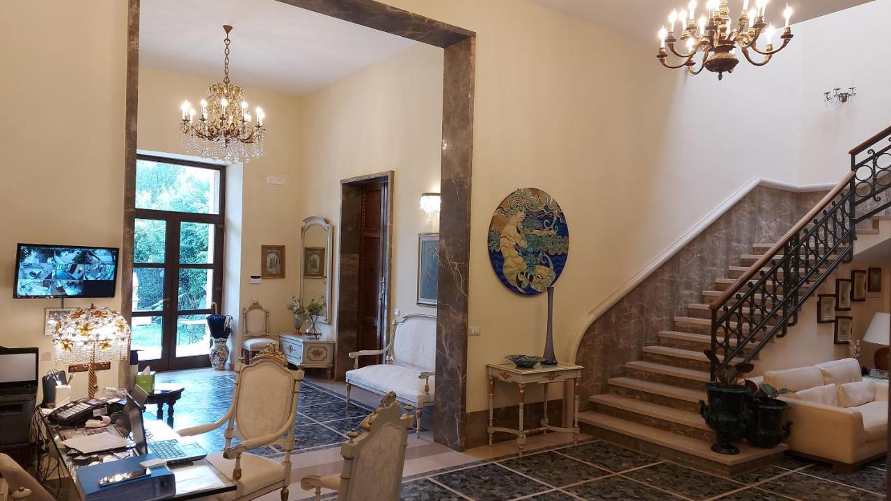 Dimora Charleston Lecce Parcheggio Privato In Loco Gratis Bed & Breakfast Ngoại thất bức ảnh