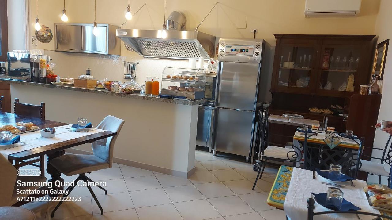Dimora Charleston Lecce Parcheggio Privato In Loco Gratis Bed & Breakfast Ngoại thất bức ảnh