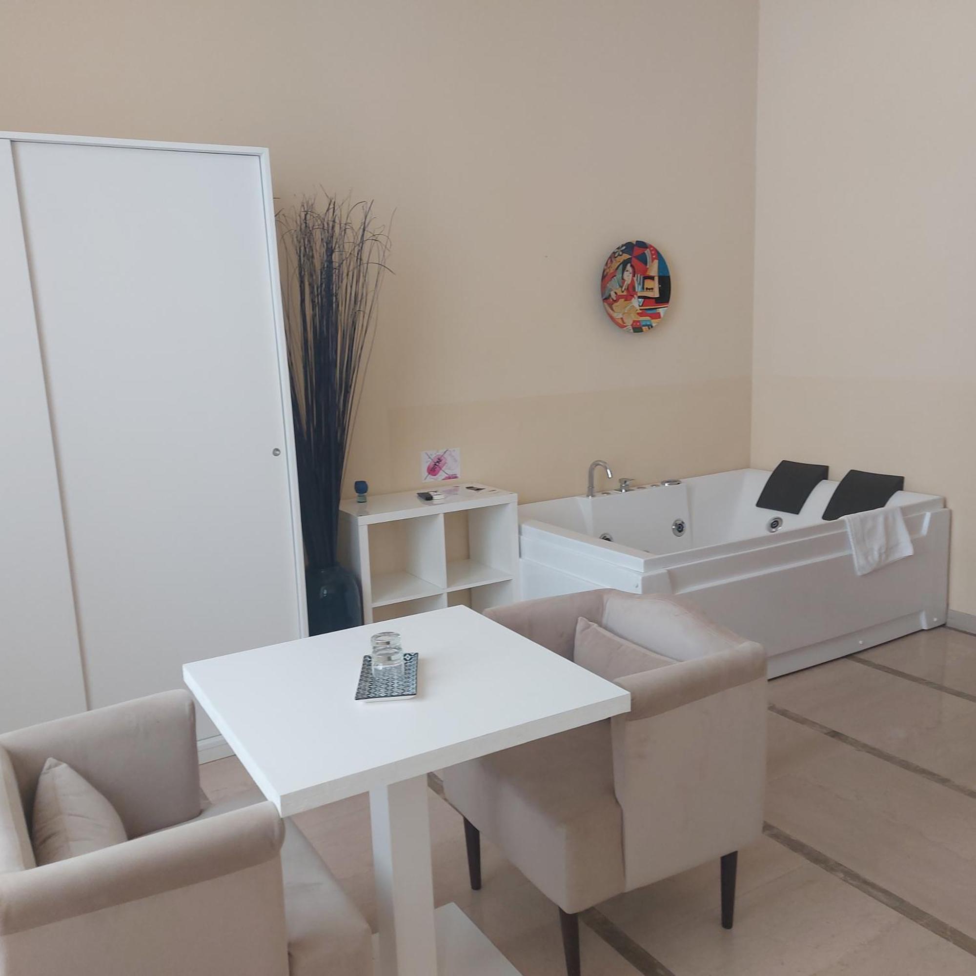 Dimora Charleston Lecce Parcheggio Privato In Loco Gratis Bed & Breakfast Phòng bức ảnh