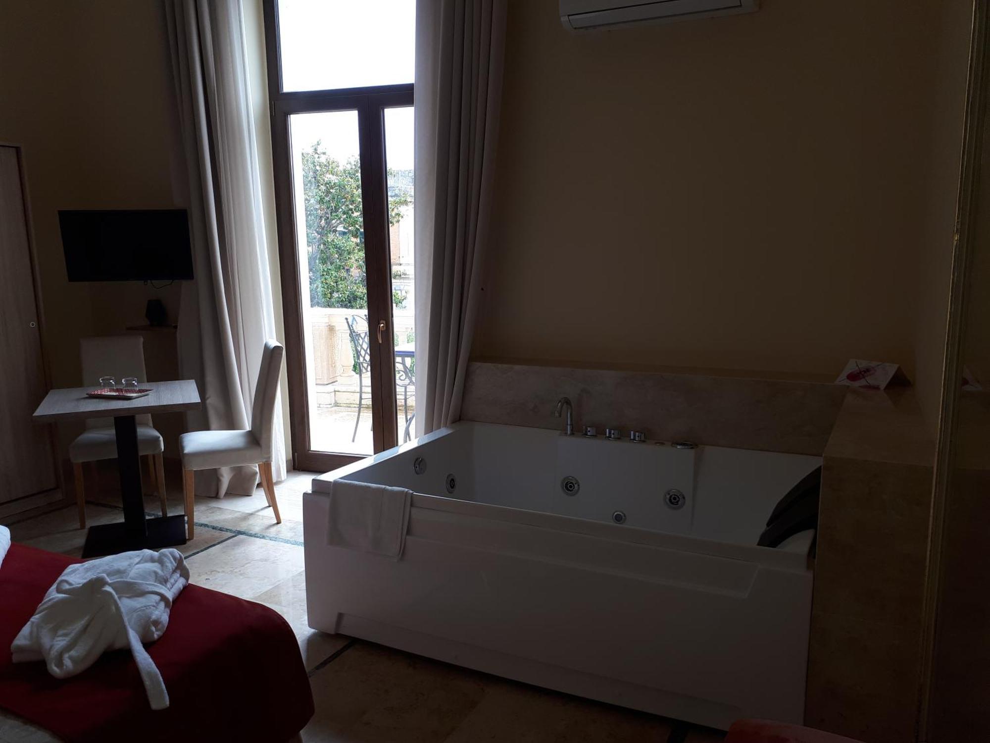 Dimora Charleston Lecce Parcheggio Privato In Loco Gratis Bed & Breakfast Phòng bức ảnh